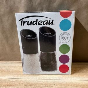 New! Trudeau Pepper Salt Mill Grinder Glass